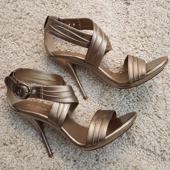 Aldo Gold Leather Heel Buckle Closure Size 7 - Picture 2 of 7